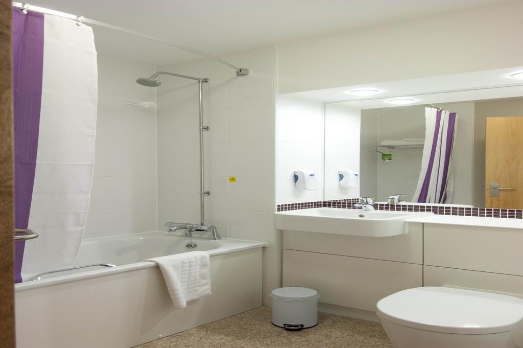 Premier Inn Horsham Exteriör bild