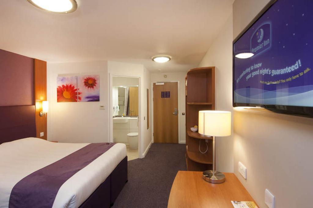 Premier Inn Horsham Exteriör bild