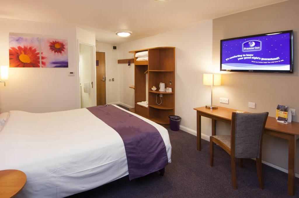 Premier Inn Horsham Exteriör bild