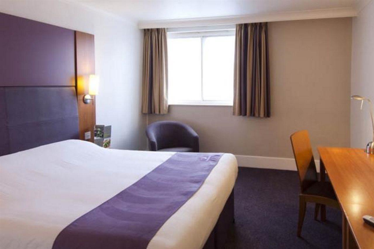 Premier Inn Horsham Exteriör bild