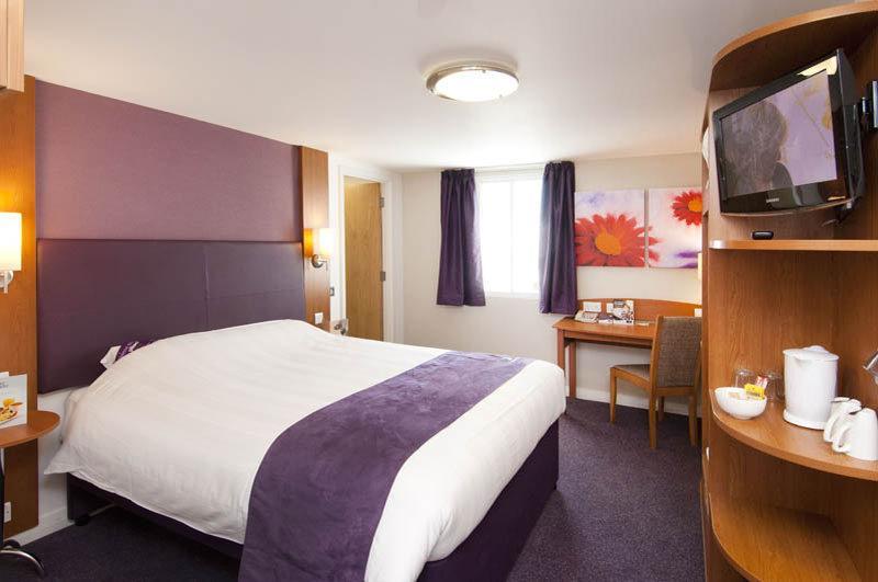 Premier Inn Horsham Exteriör bild