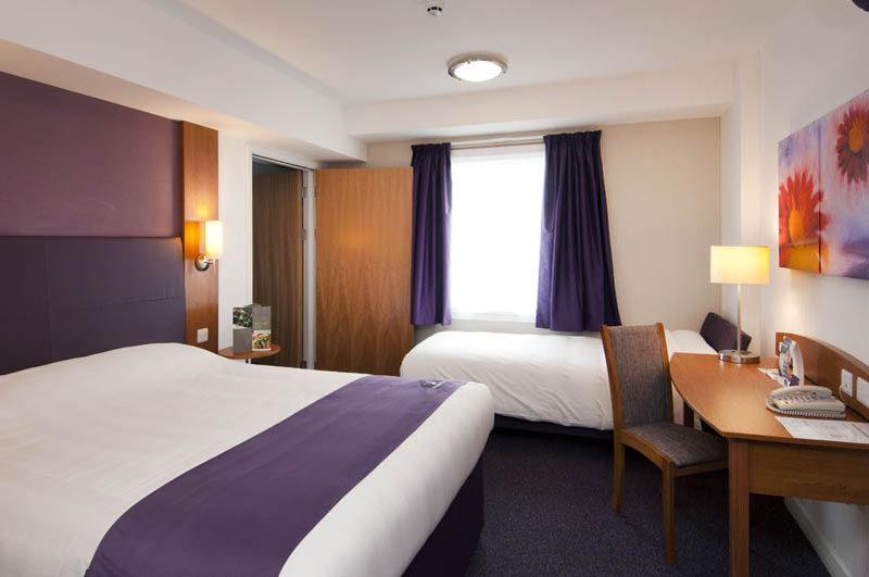 Premier Inn Horsham Exteriör bild