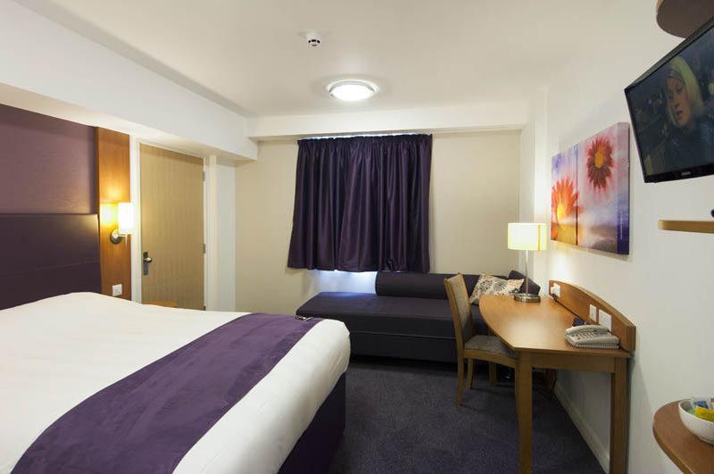 Premier Inn Horsham Exteriör bild